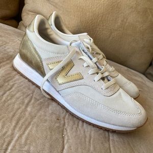 New Balance tennis shoes